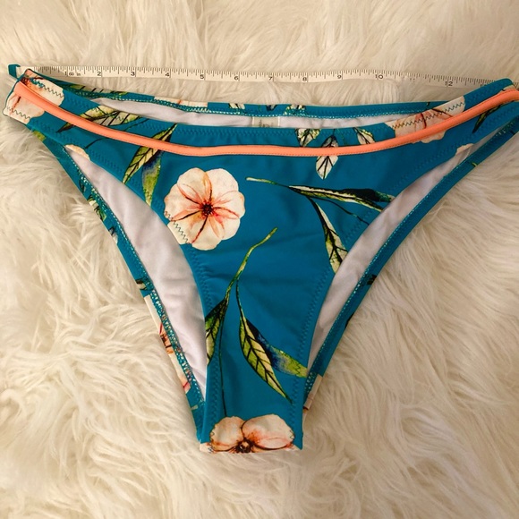 Womens Bikini Bottom (only) - Picture 3 of 9